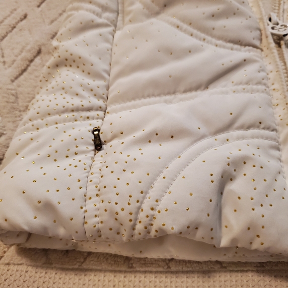 Place hooded quilted vest. - Picture 2 of 6